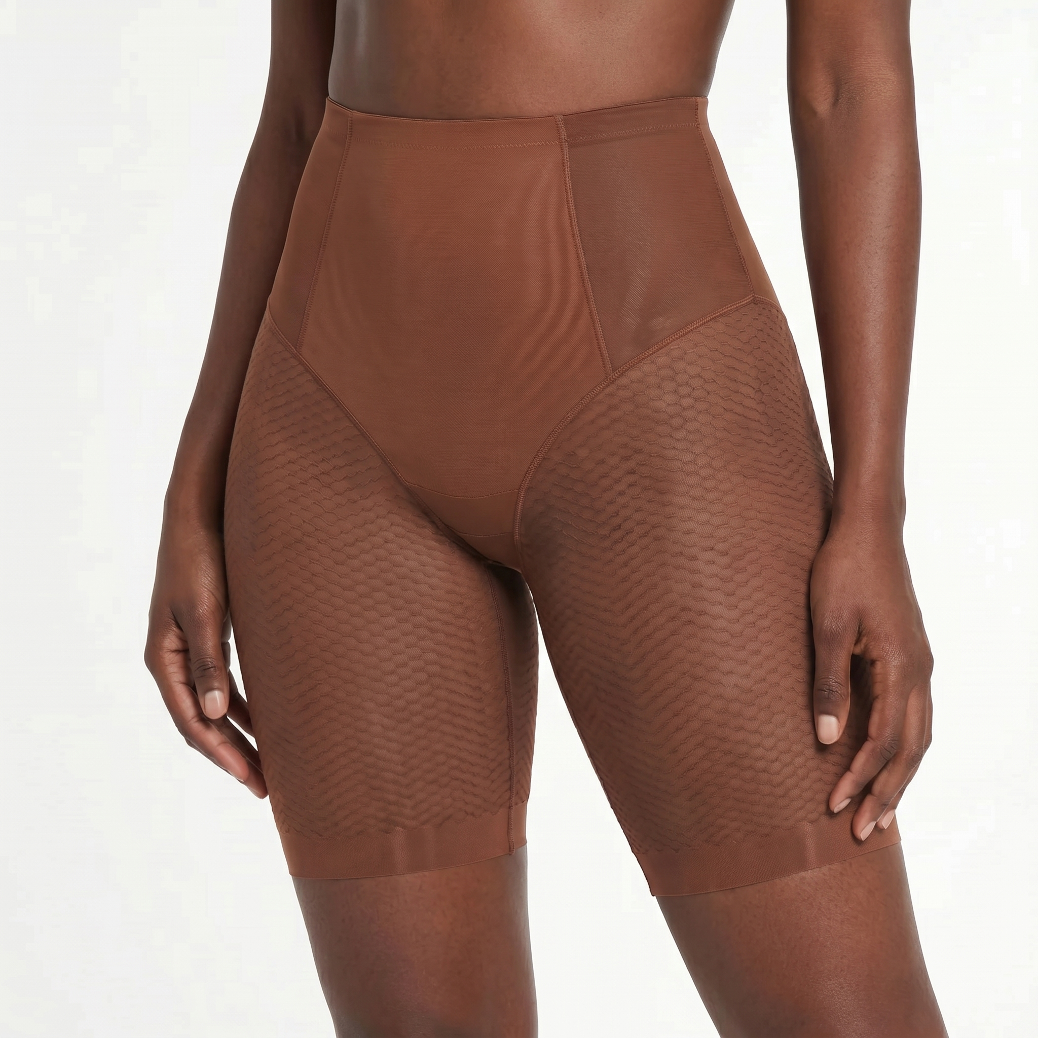 Culotte sculptante invisible sous les vêtements